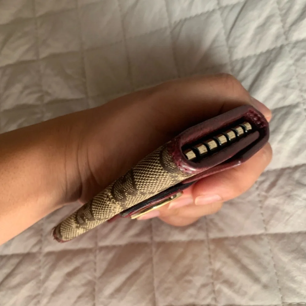 Authentic Gucci key case - Picture 11 of 12